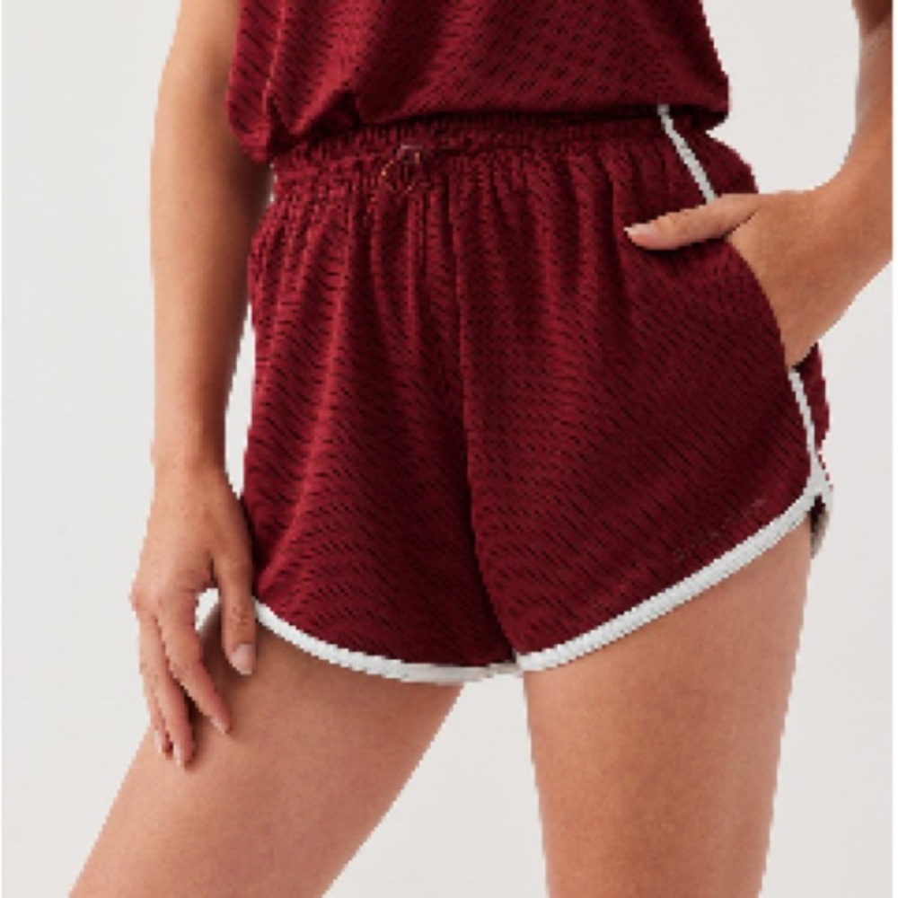 Outdoor Voices RecMesh 2.5 inch shorts